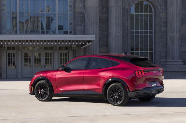 Ford Mustang Mach-E получил порцию обновлений