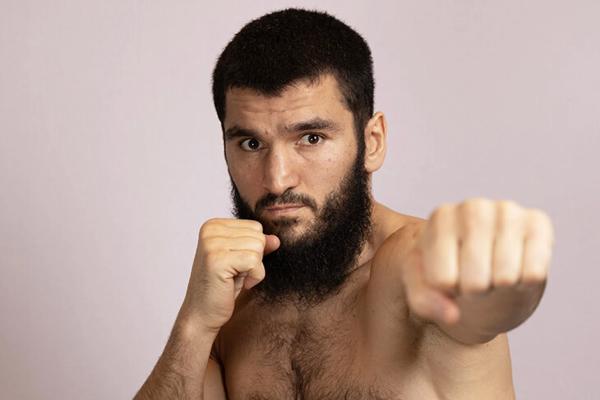 Бетербиев заигрывал с MMA и дружит с Сен-Пьером. А он бы потянул бой в UFC?